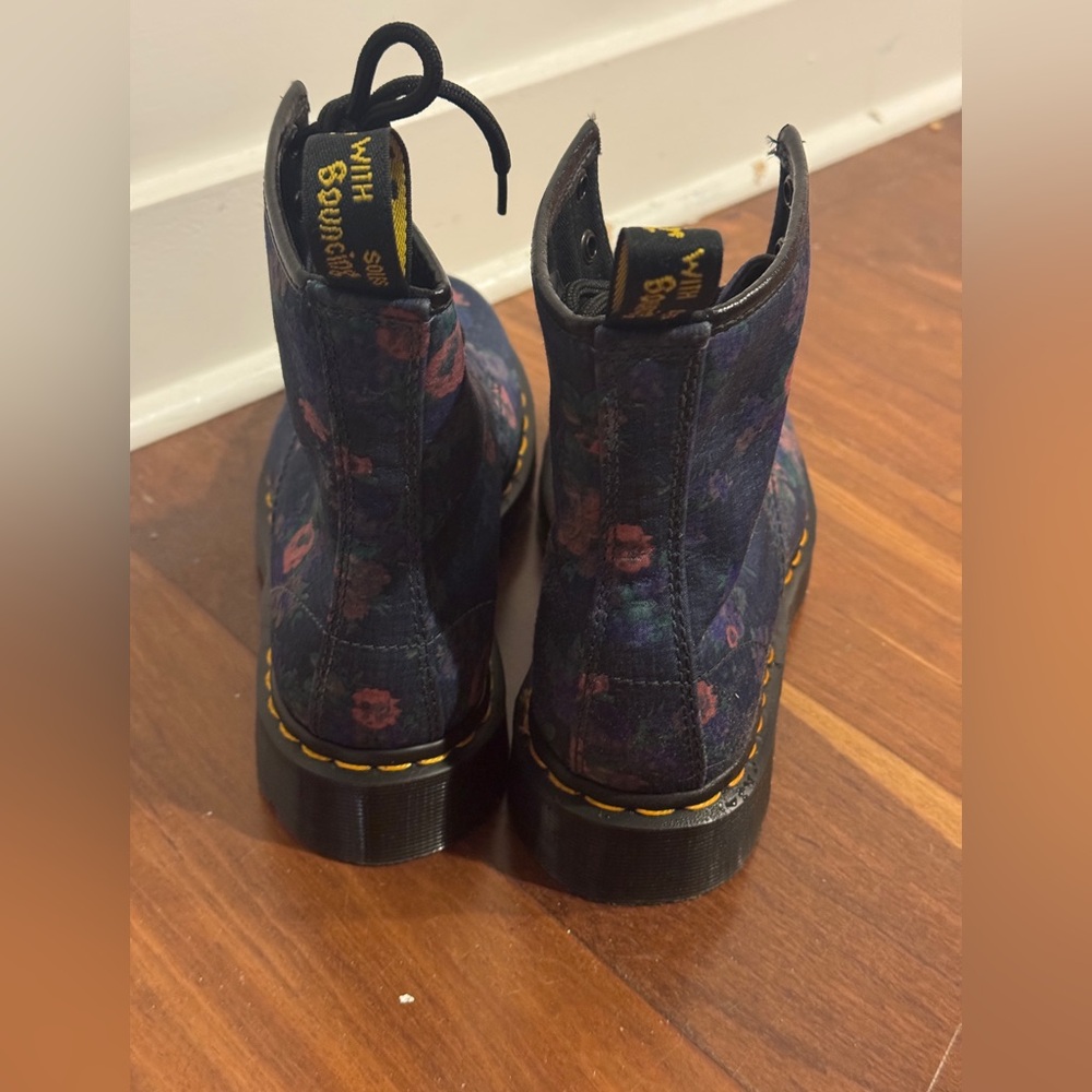 Dr. Martens 1460 Airwairs Castel Denim Vintage Bouquet Canvas Lace Up Boot SZ6 - Picture 3 of 6